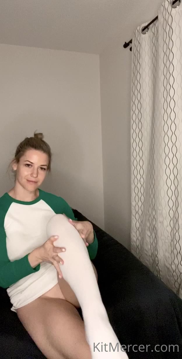 perfect woman cosplaying bird kitmercer video