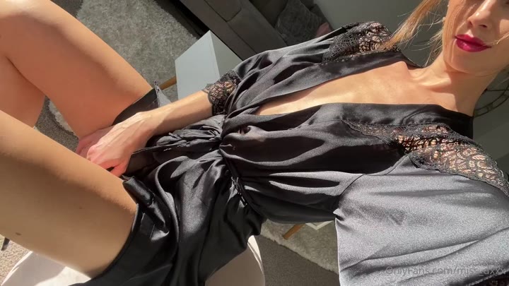 Taco Bell Employee Puts XO sauce All Over Nerd in miss_dxxx nude leak.