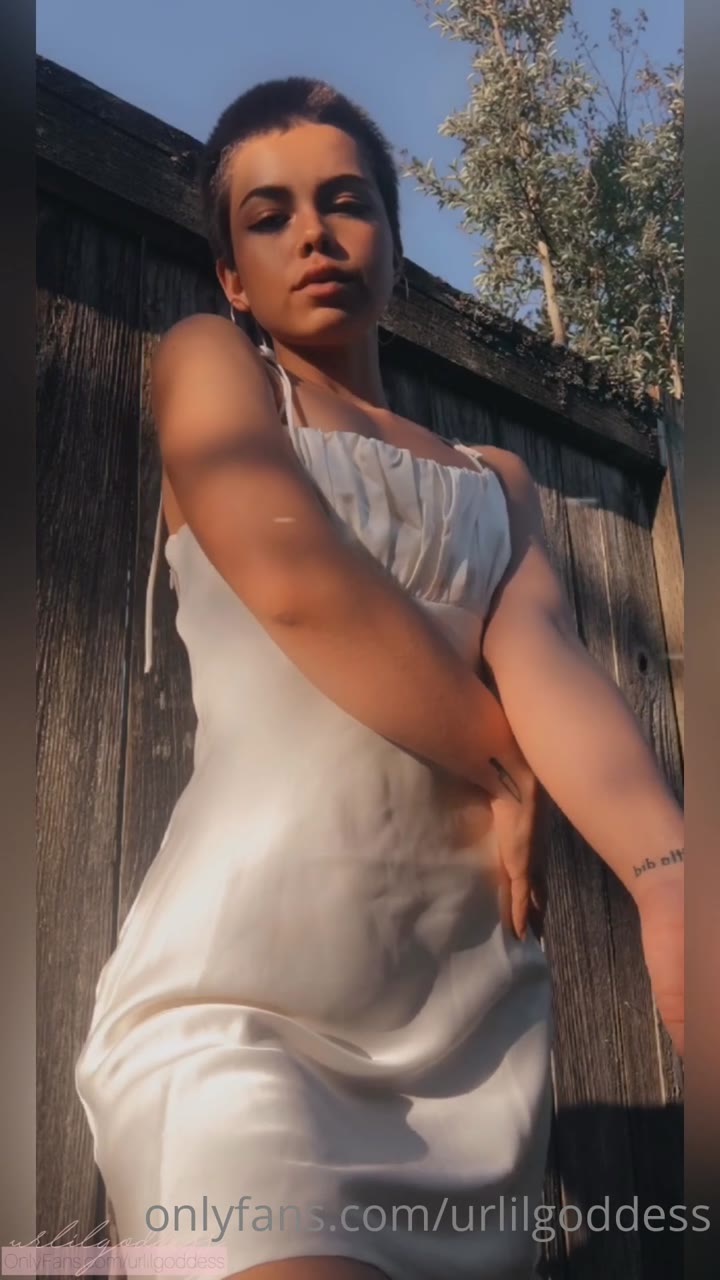 idiots take turns peeping at amateur shitter with urlilgoddess of leaks.