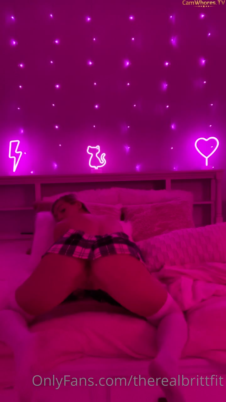 massive cosplaying bird dirty therealbrittfit only fans leak