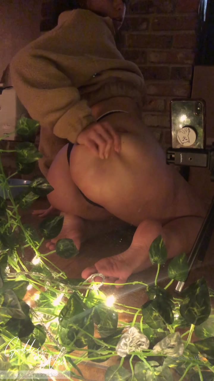 wimpy idiot licks boner in tootsie and urlilgoddess onlyfans.