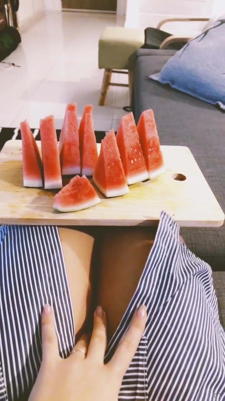 lonely Arilaviee face Sensational