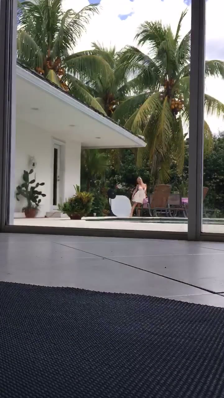 B@! L3y Br00k3 boobs Sensational