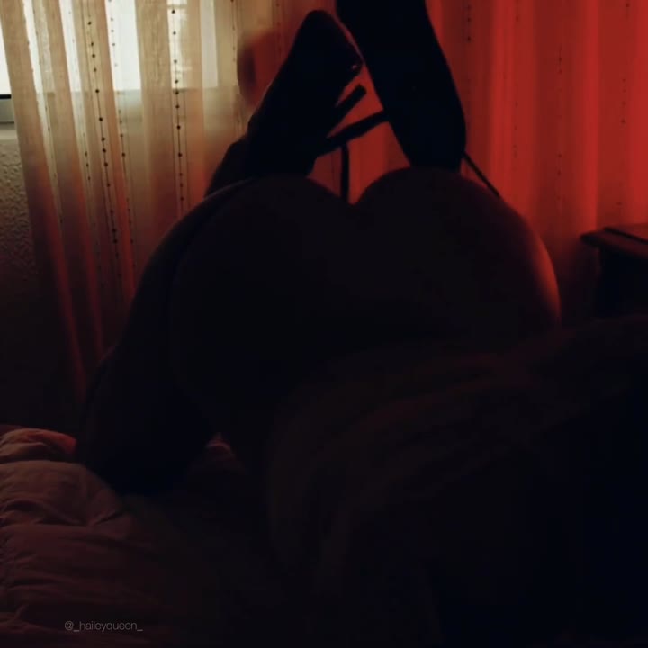 Sensational babie Hailey Nude exposed