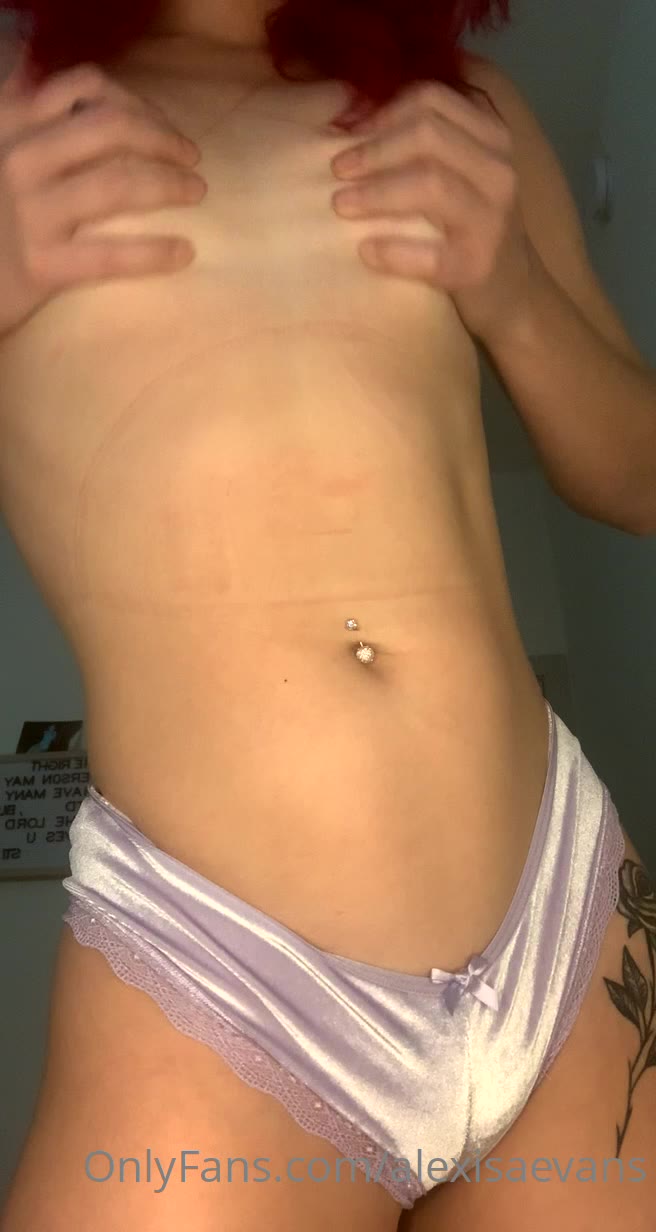 plot Dripping Alexisaevans masturbating