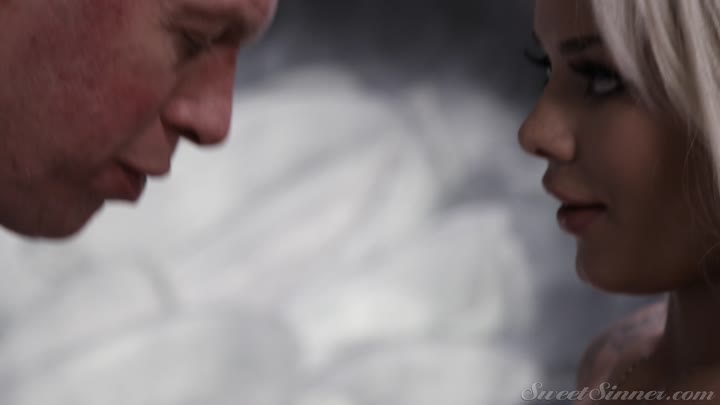 Elsa Jean ripped cams Epic