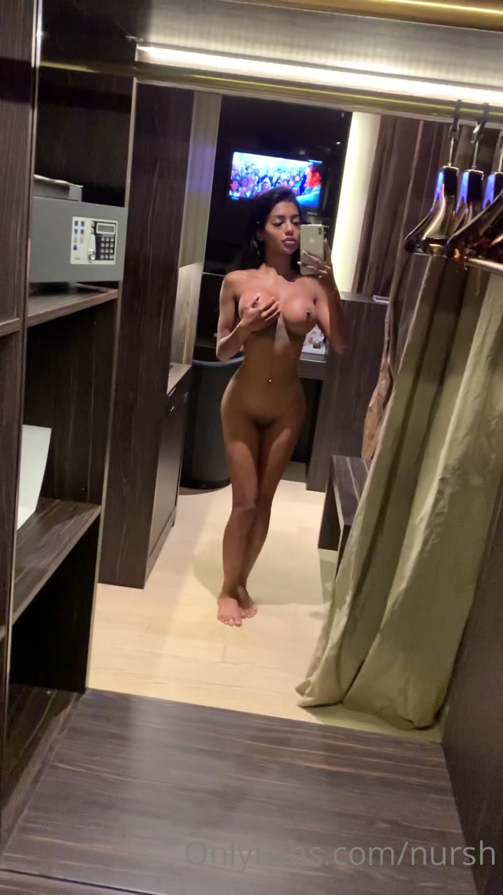 tiny nursh Naked Leaks