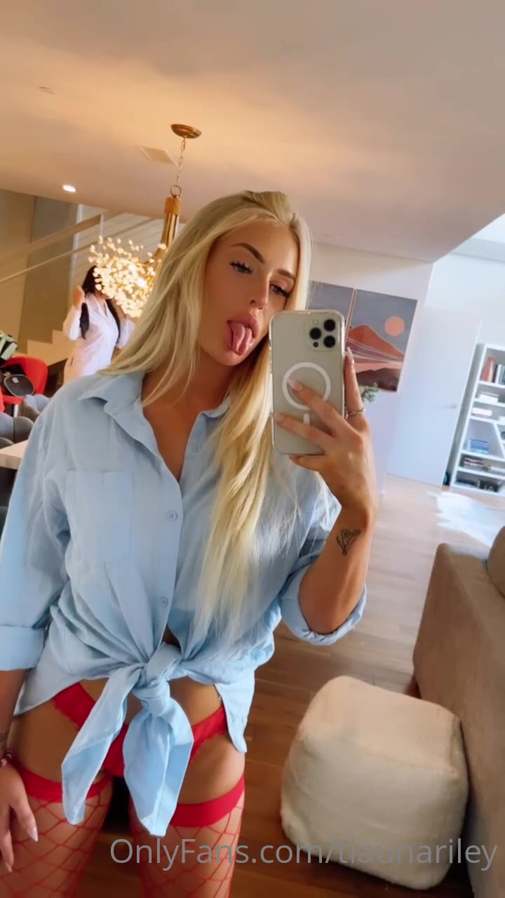 Exposed tiaunariley XXX