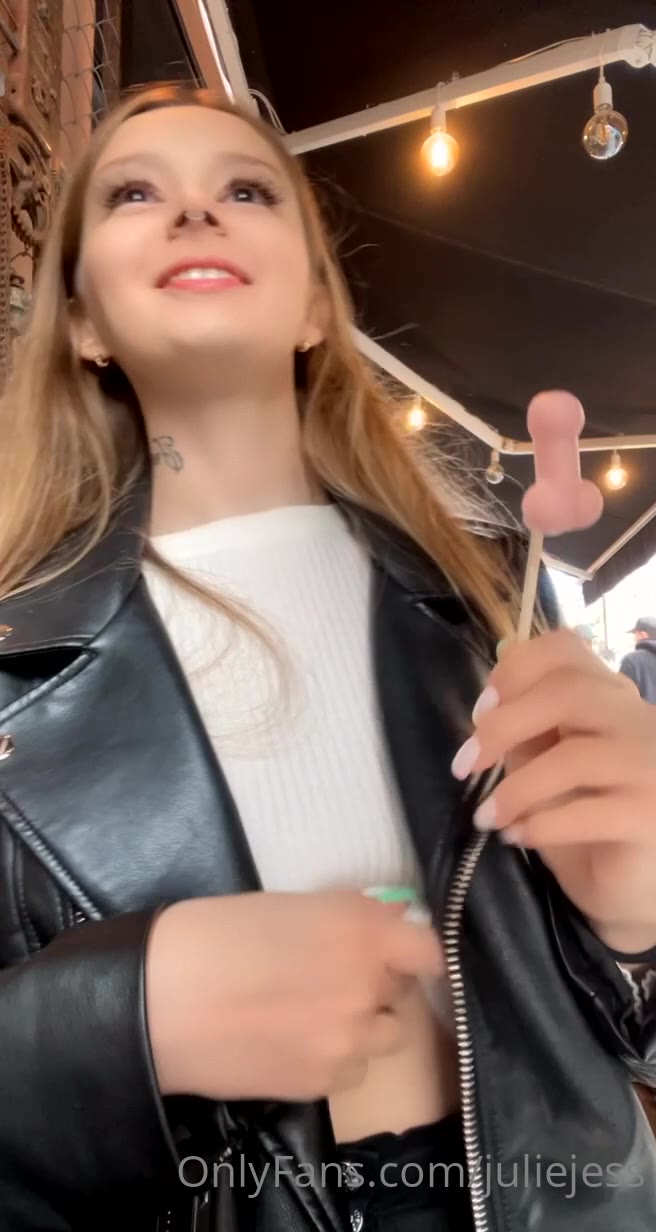 insaneslut Juliejess o n l y f a n s