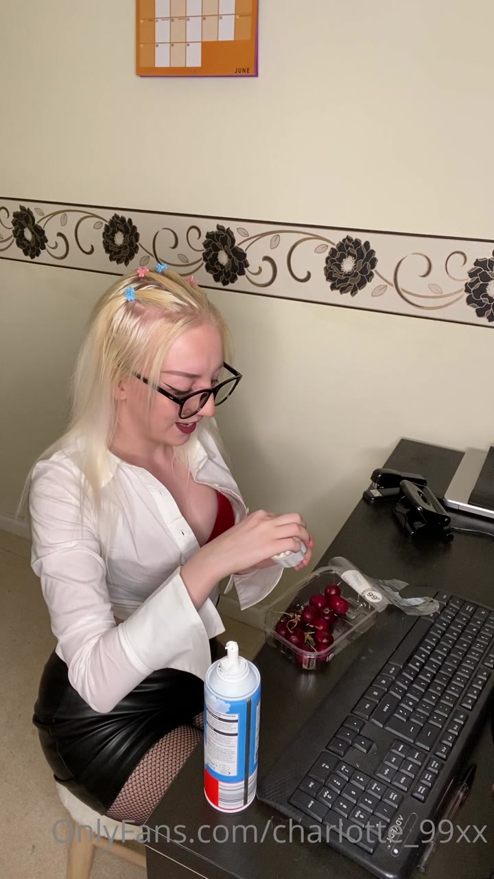 biddy Charlotte Parkes Nude leaks