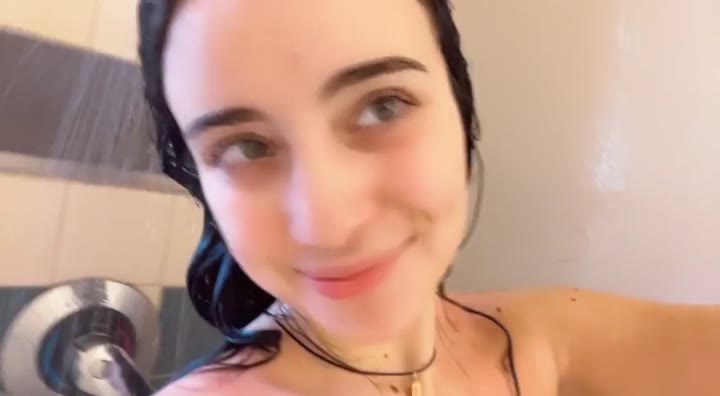 Sensational bimbo Emily Cocea cams