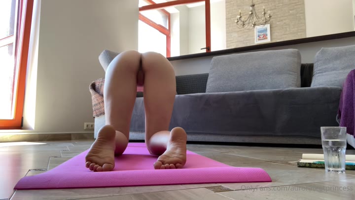 sensual sucking Aven Turinex camgirl