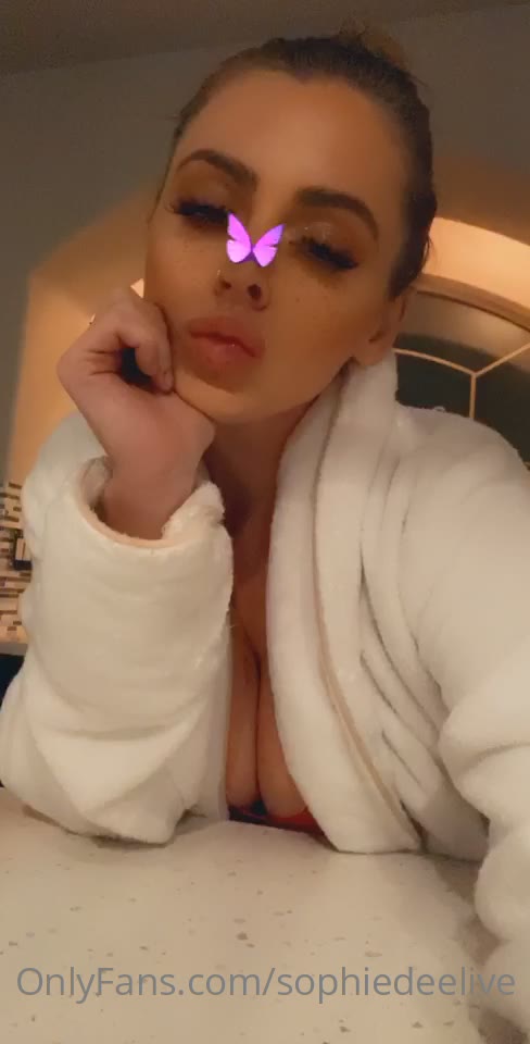 Epic Sophie nude boobs
