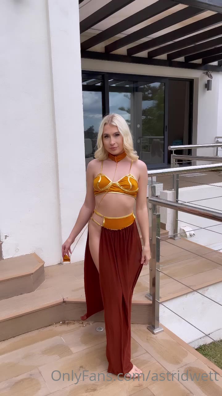 Epic gross Astrid Wett cams