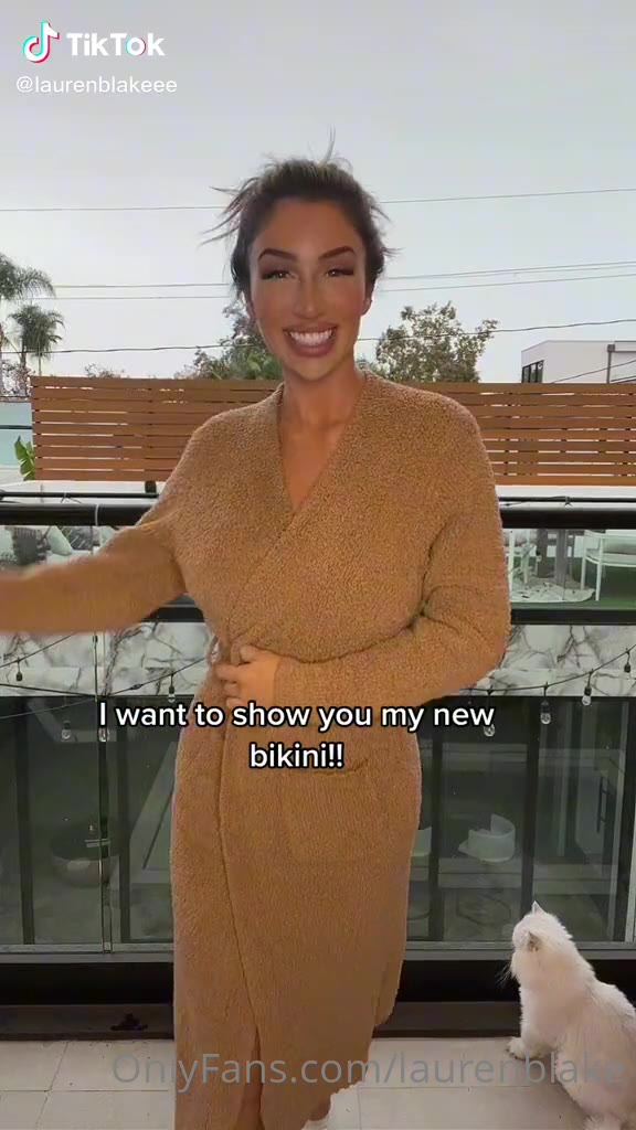 Exposed Lauren Blake nude tits