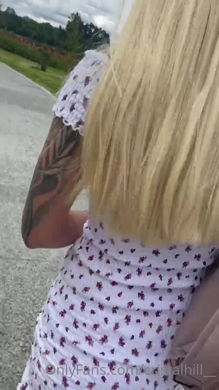 flying Cristal Hill sexy