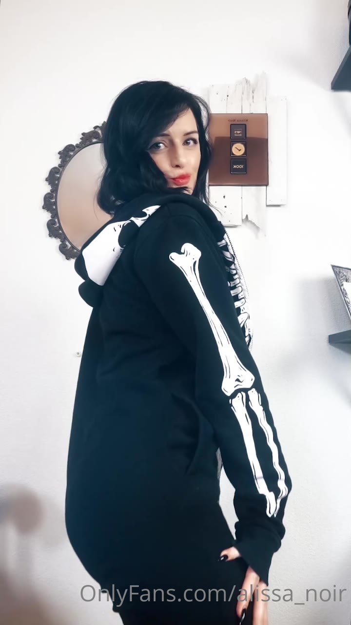 gross Alissa Noir bg Sensational