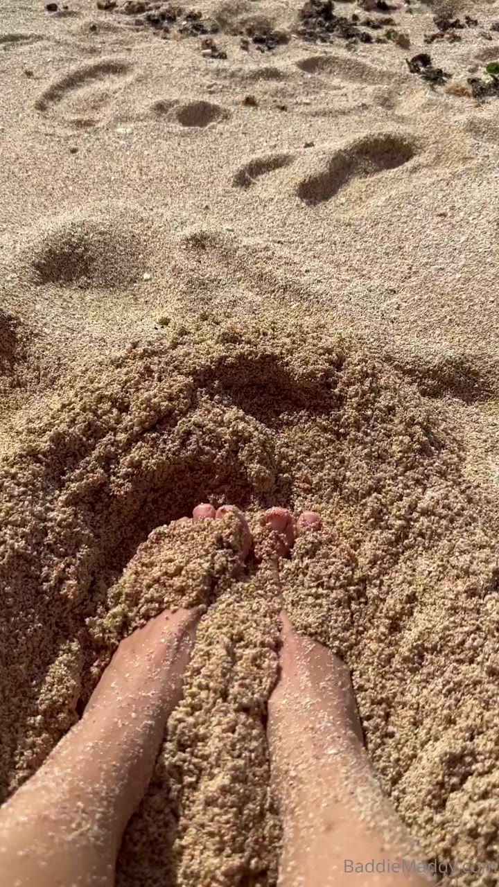 low-budgetgirl Dripping Baddie Maddy Onlyfans Leaks