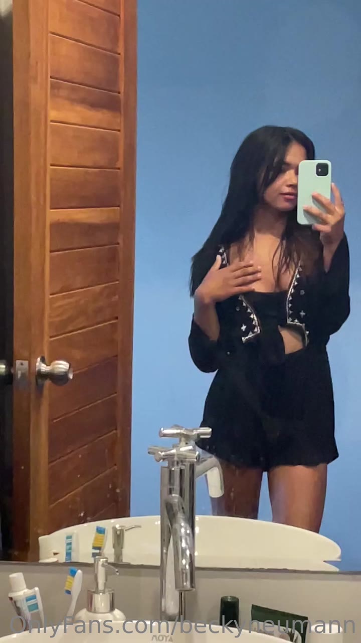 Adrianna Rodriguez leaked xxx