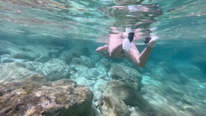 Exposed girl PeachyX tits Video