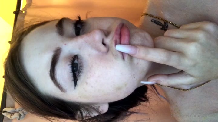 classy sucking ur local nympho Leaked porn