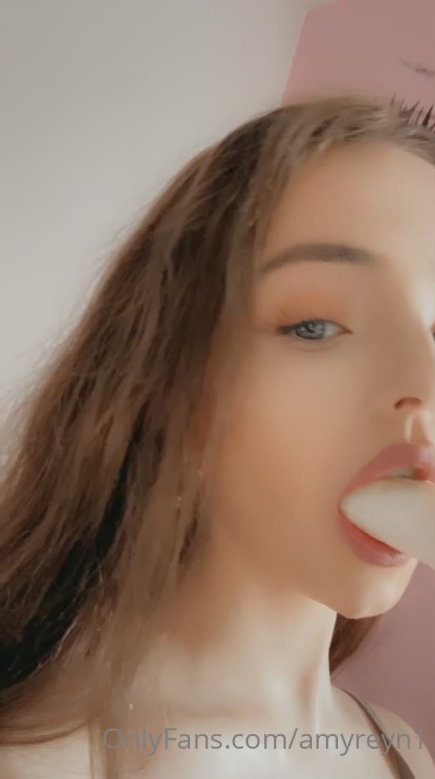 Amy Reynolds cams Exposed