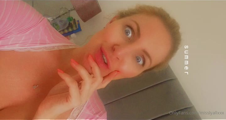 Georgia Lyall fapello Sensational