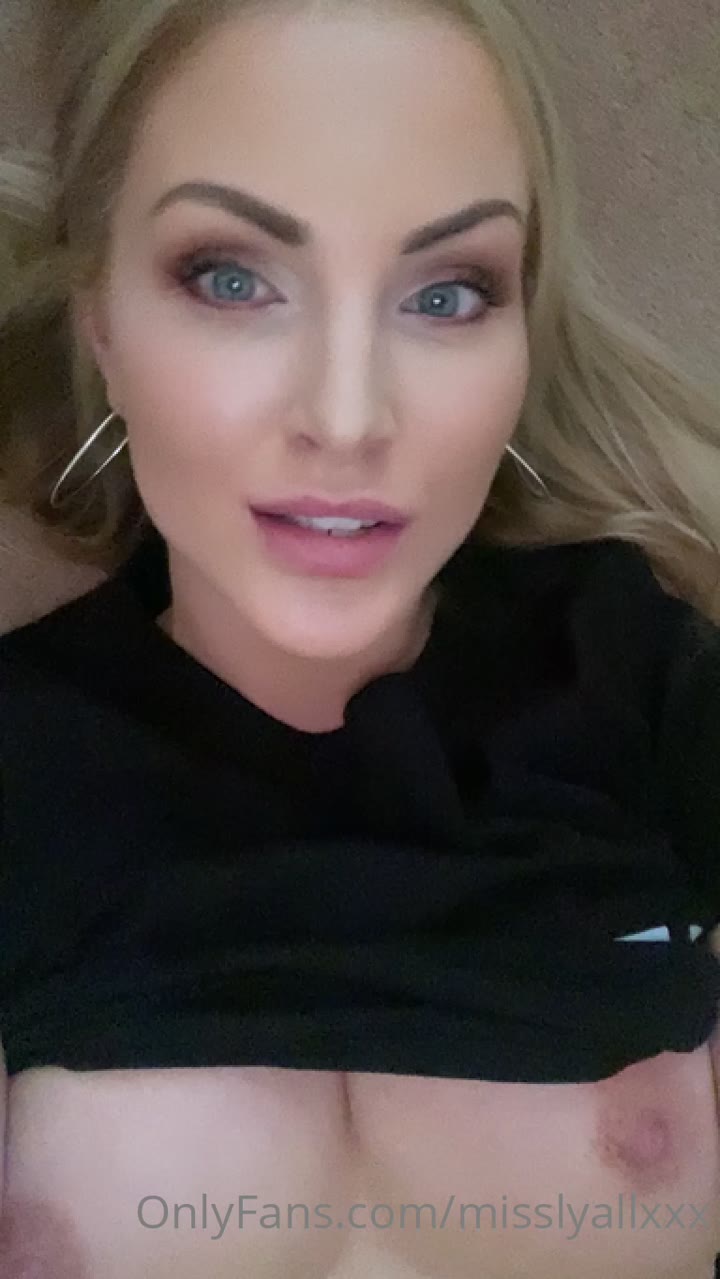 Georgia Lyall masturbating