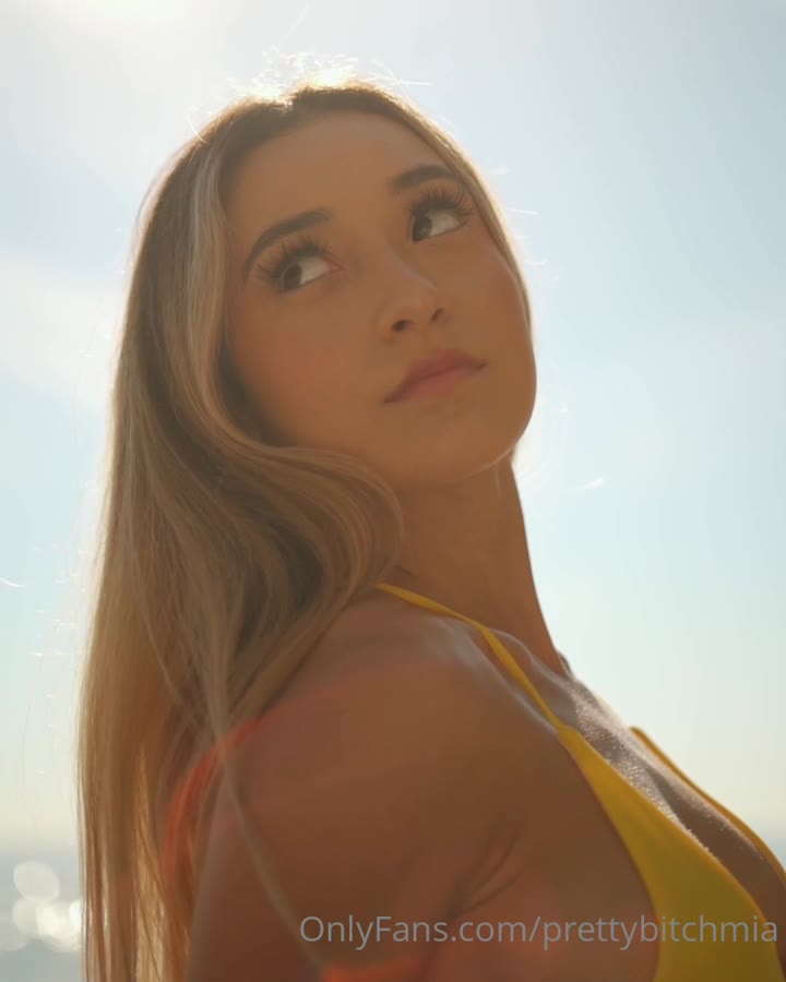 sweater-girl Dripping Pretty bit Mia Naked leaked