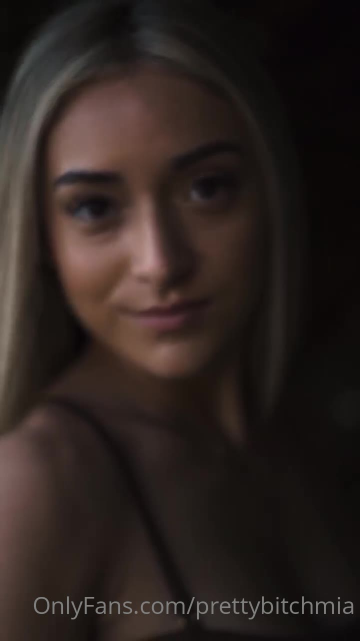 Sensational Pretty bit Mia nude boobs