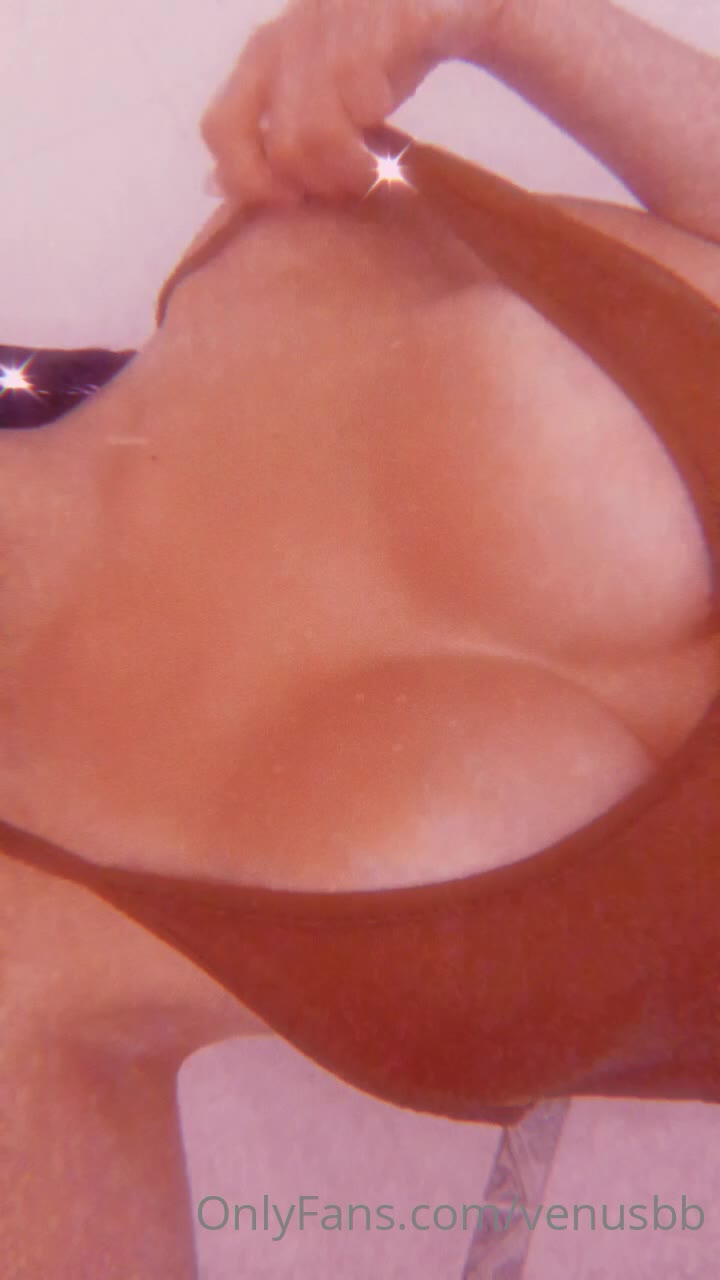 Sensational Venus-BB nude boobs