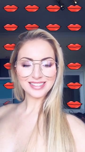 Exposed Georgia Lyall tits