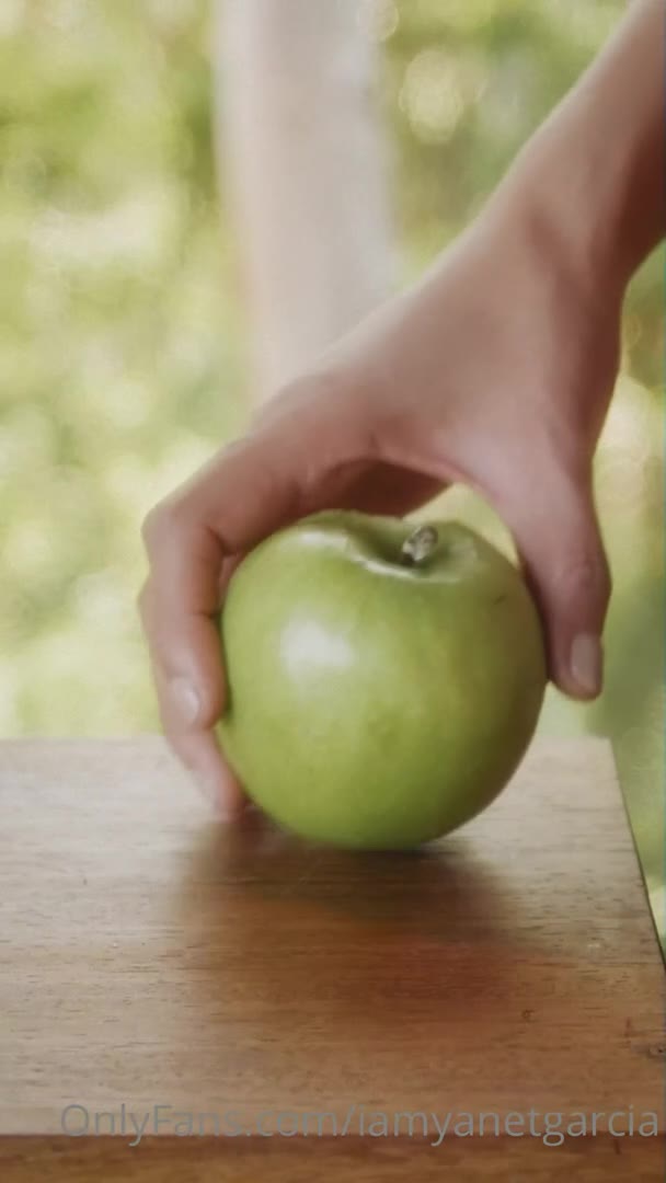 Epic waitress Yanet Garcia Nude exposed Full Movie