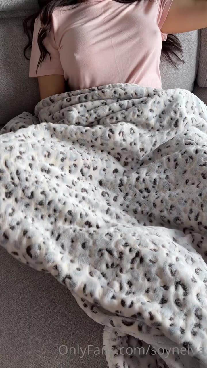 woman Dripping NeivaMara leaks OF