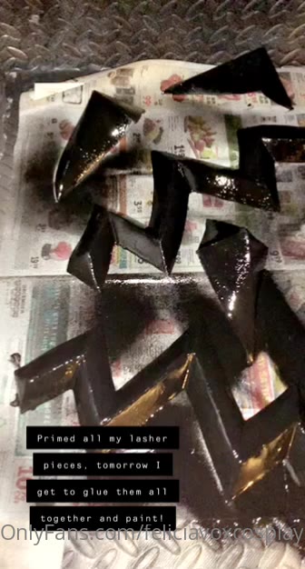 fleshy FeliciaVox bg Exposed