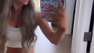 wealthy sucking Emily Elizabeth leaked xxx