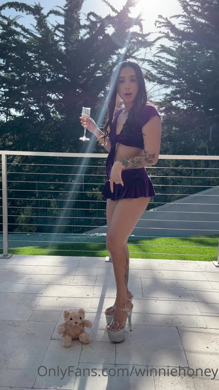 lady Dripping Asia Naked