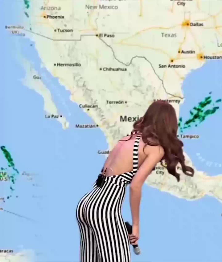 Yanet Garcia nude tits