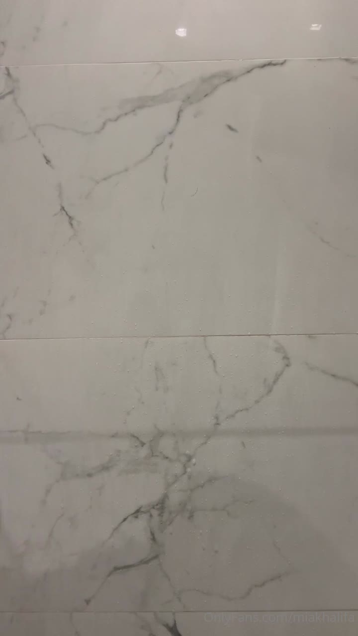 tail sucking Mia Khalifa Naked