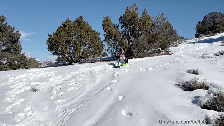 sweater-girl sucking Bellablue face