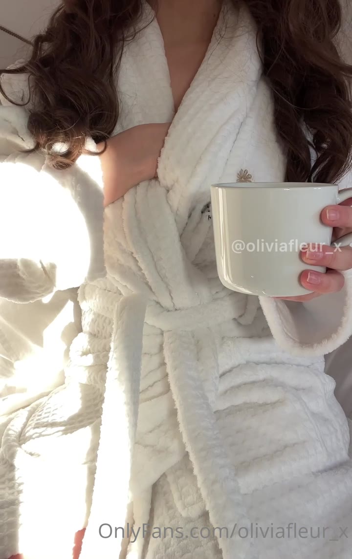 Exposed Olivia Fleur nude boobs