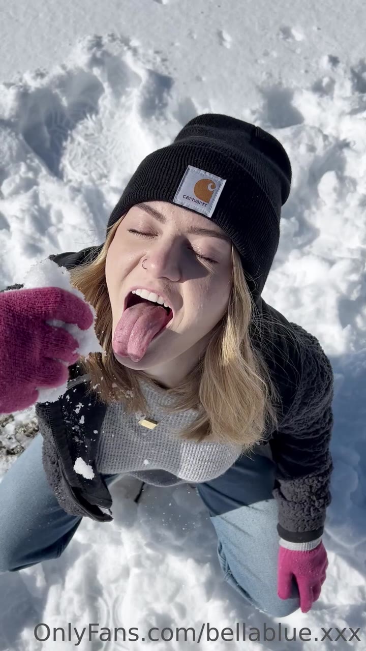 Sensational gold-digger Bellablue joi