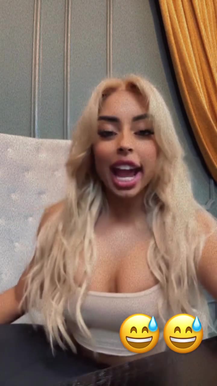 Exposed coarse Qimmah Russo dildo