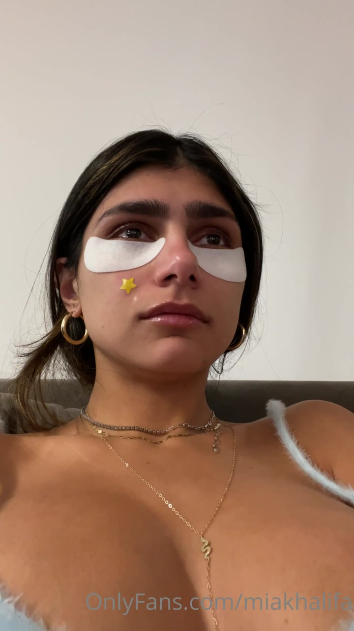 Exposed Mia Khalifa nude boobs