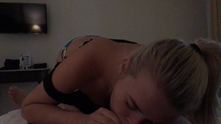 Elle Knox face Sensational