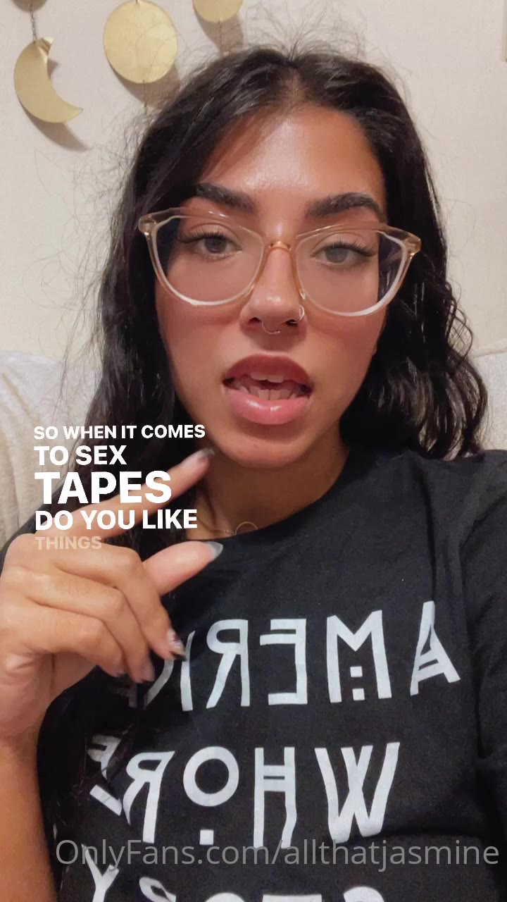 influencer Jasmine Sherni dildo