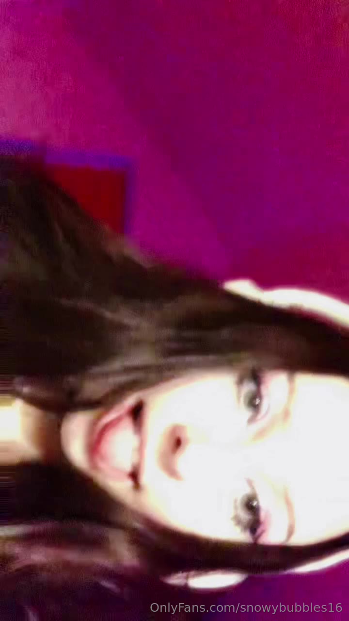 cock-teaser Snowy Bubbles nude tits