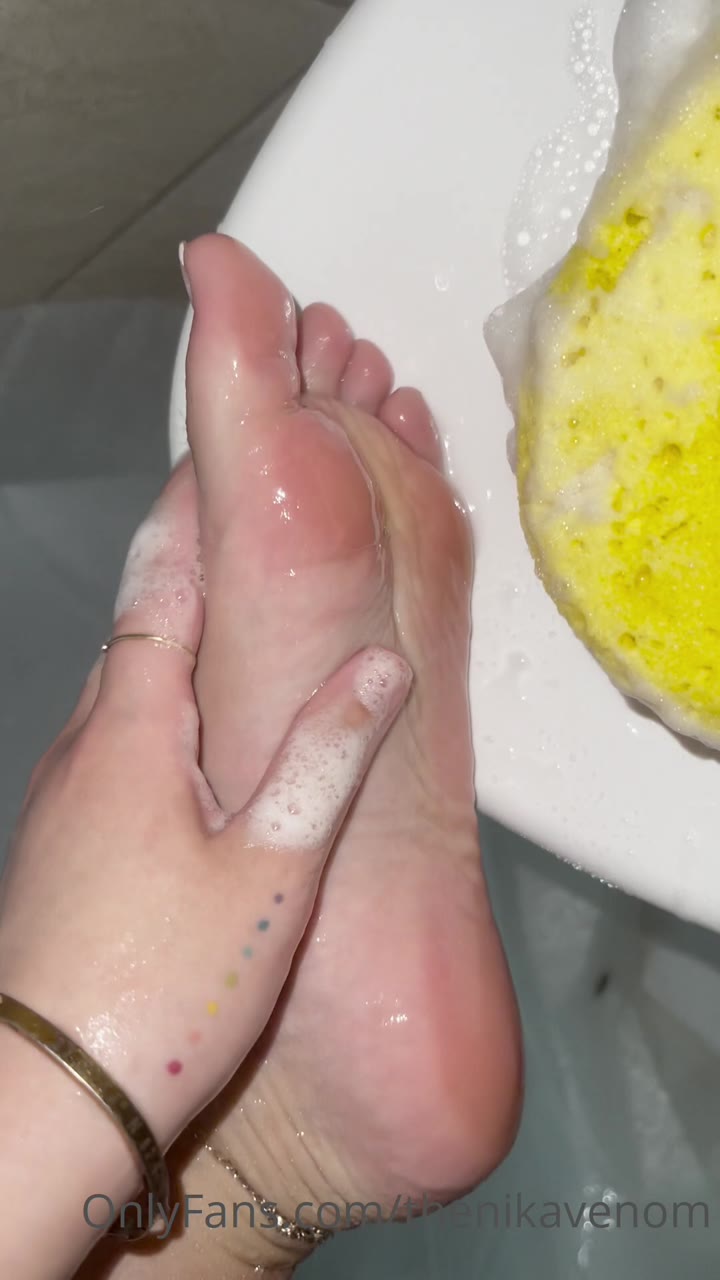 wild sucking Nika Venom XXX