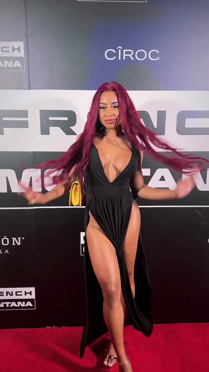 Exposed Qimmah Russo dildo