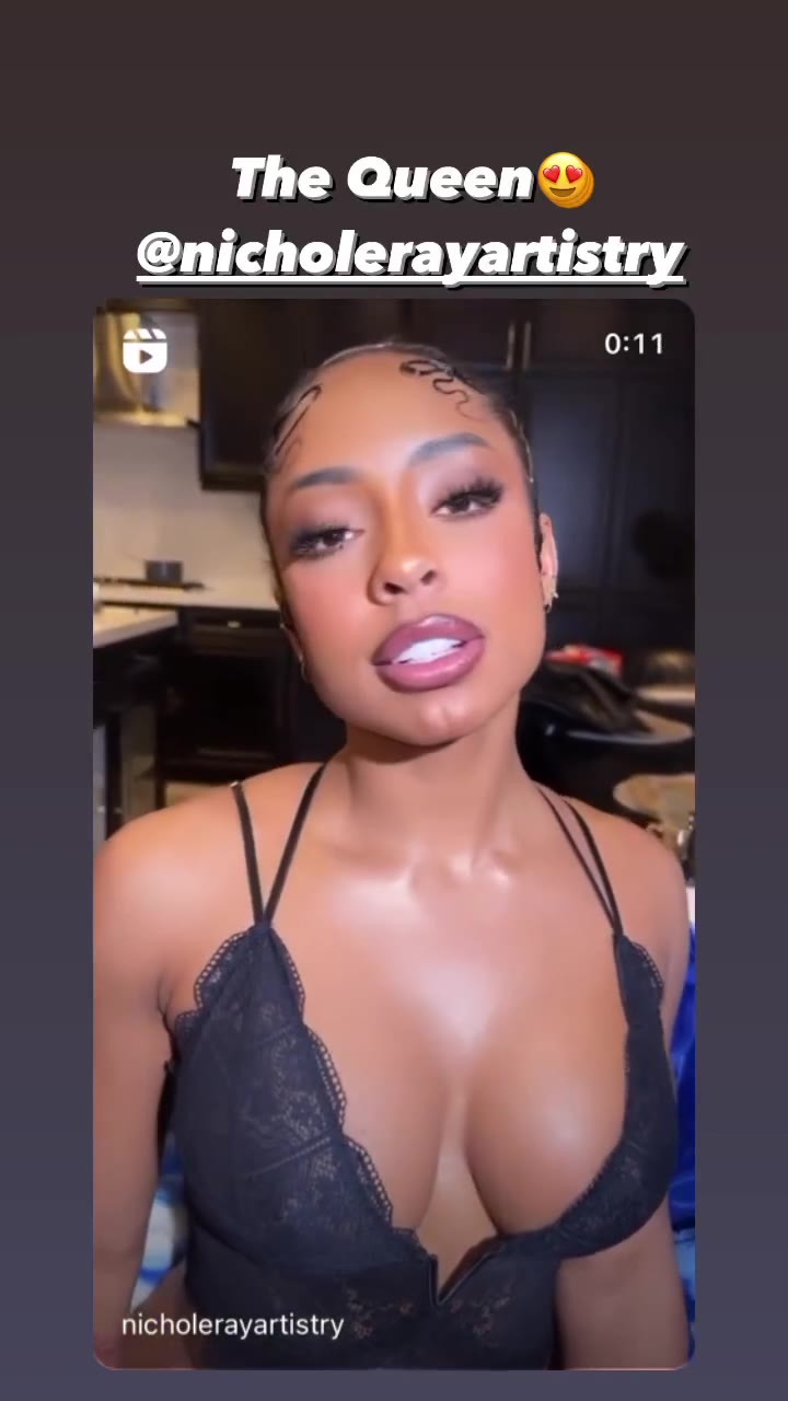 Qimmah Russo masturbating